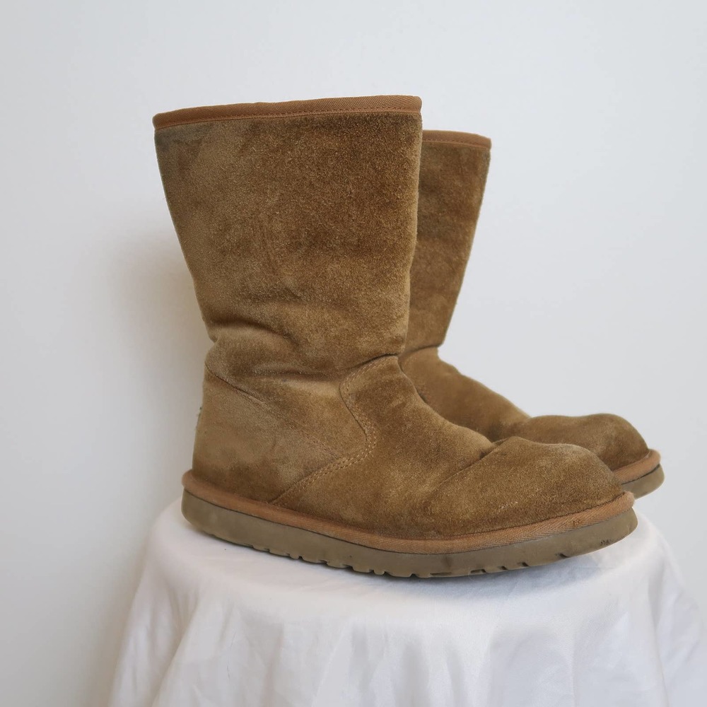 UGG classic short boot with zipper in Hickory tan Size 6